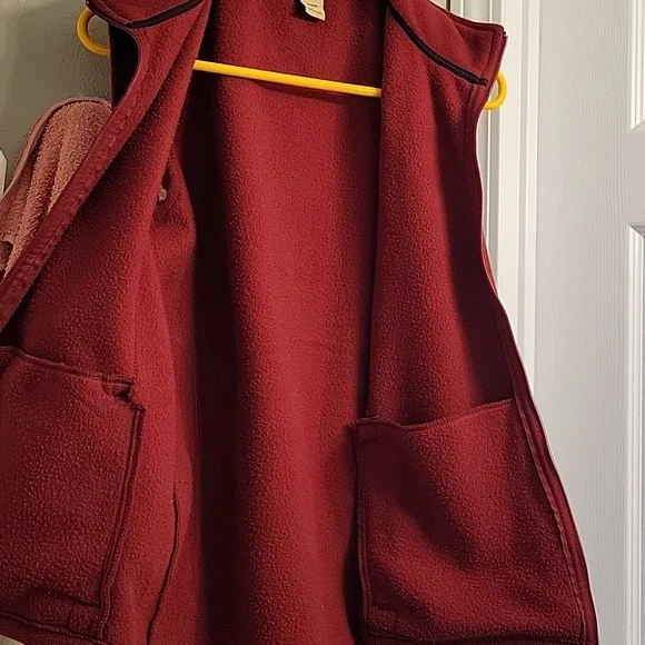 Woolrich Women's Lg Burgandy Fleece Vest - Picture 9 of 16